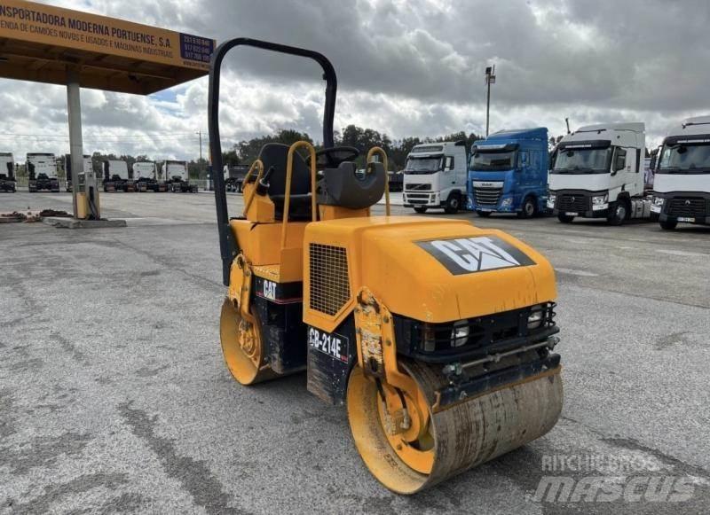 CAT CB214E 土壤压实机