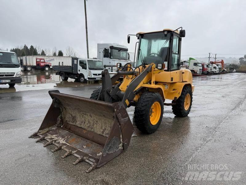 Volvo L 30 小型装载机