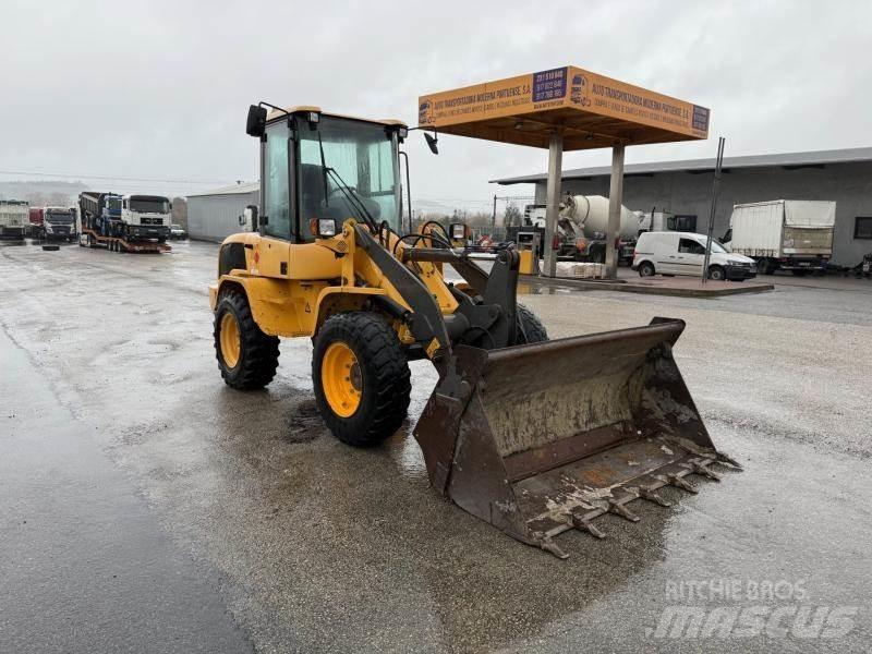 Volvo L 30 小型装载机