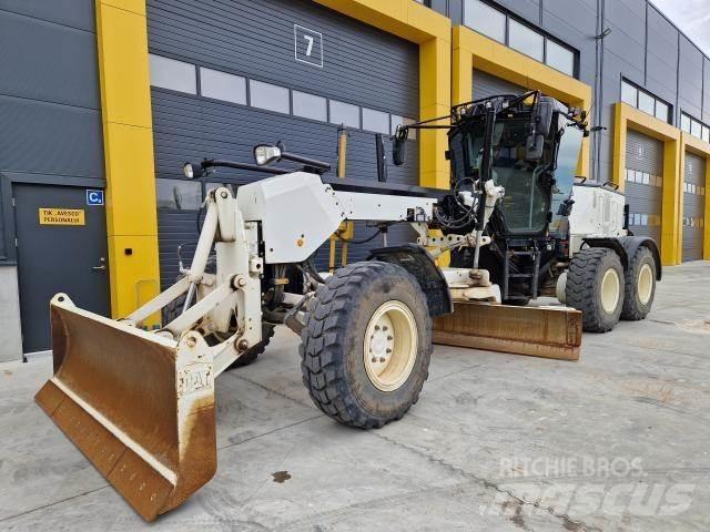 CAT 120AWD 平地机/推土机