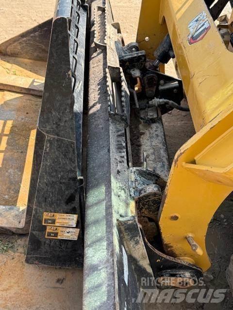 CAT 259D3 滑移装载机