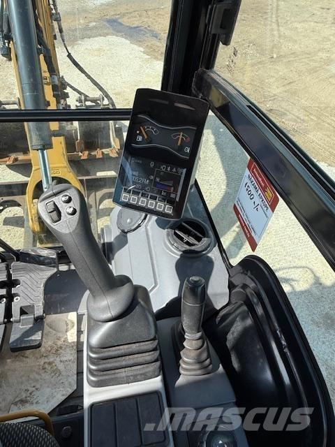 CAT 301.6 小型挖掘机