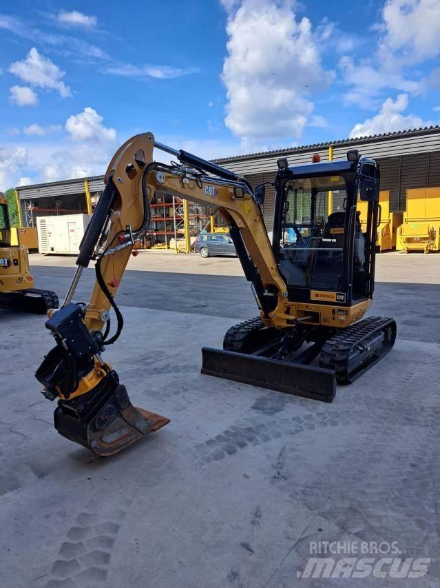 CAT 302.7DCR 小型挖掘机