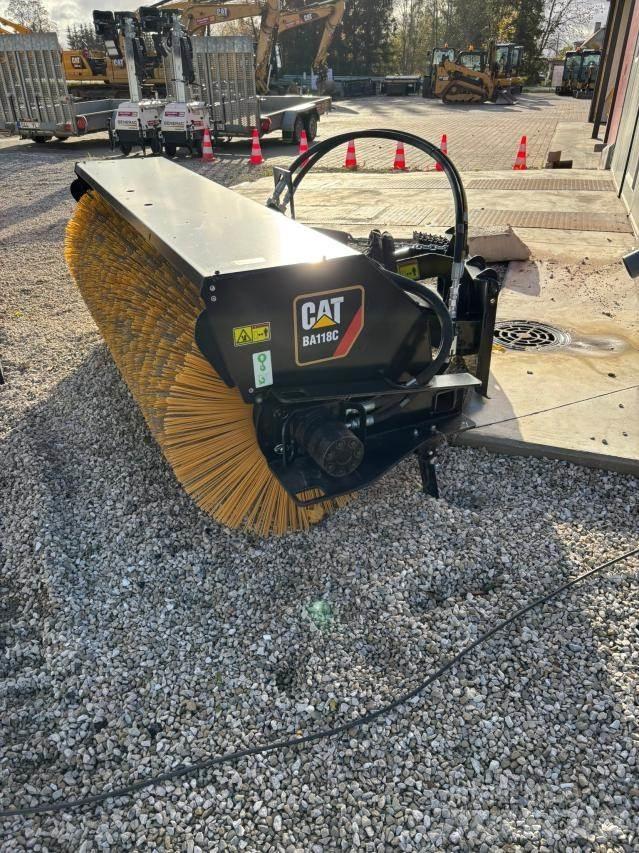 CAT Broom BA118C 滑移装载机