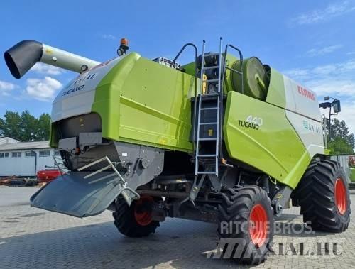 CLAAS Tucano 440 联合收割机
