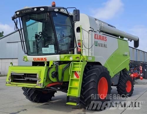 CLAAS Tucano 440 联合收割机
