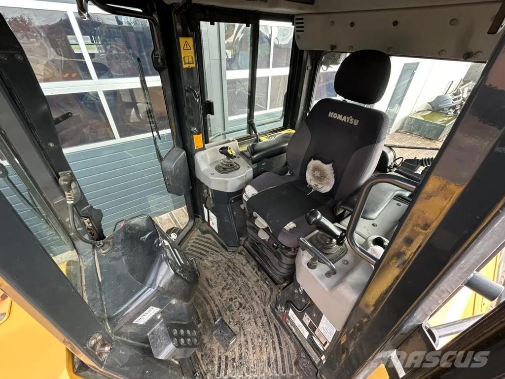 Komatsu D61PX-23 履带式推土机