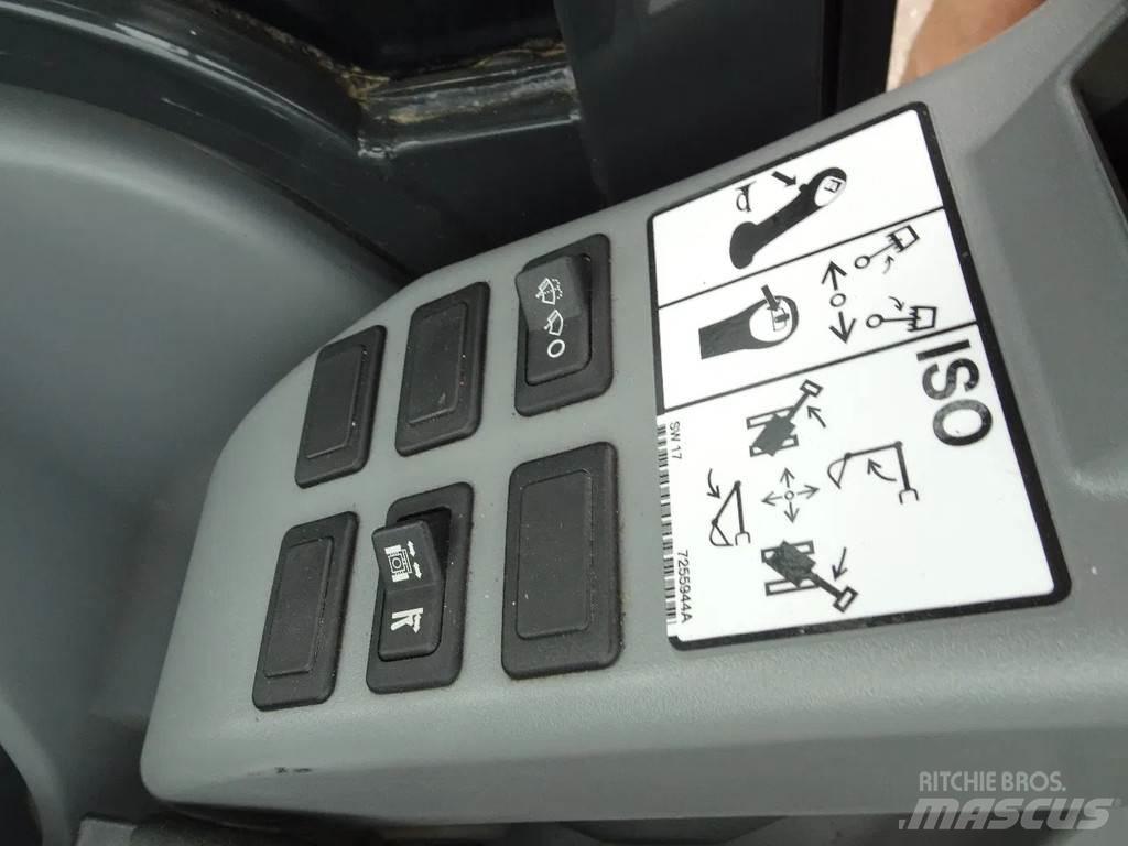 Bobcat E19 小型挖掘机