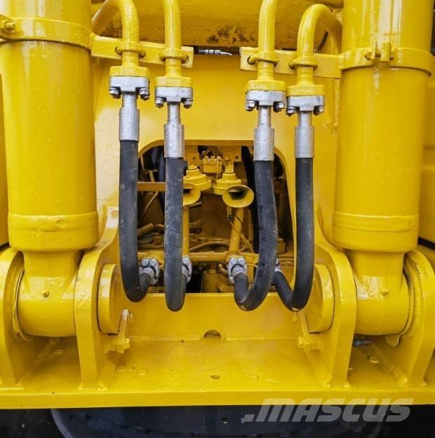 Komatsu PC220-8 履带挖掘机