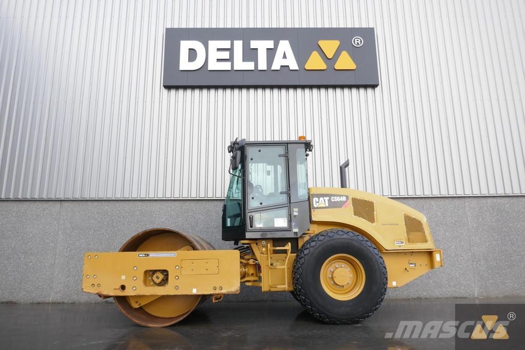 CAT CS64B 单轮压路机