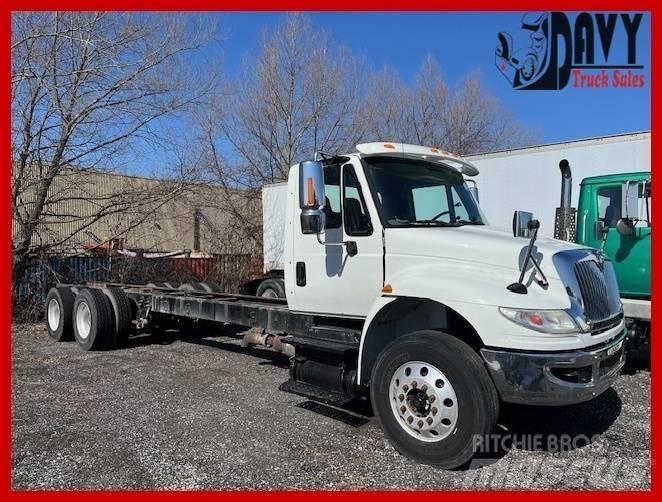 International 4400 平板栏板货车