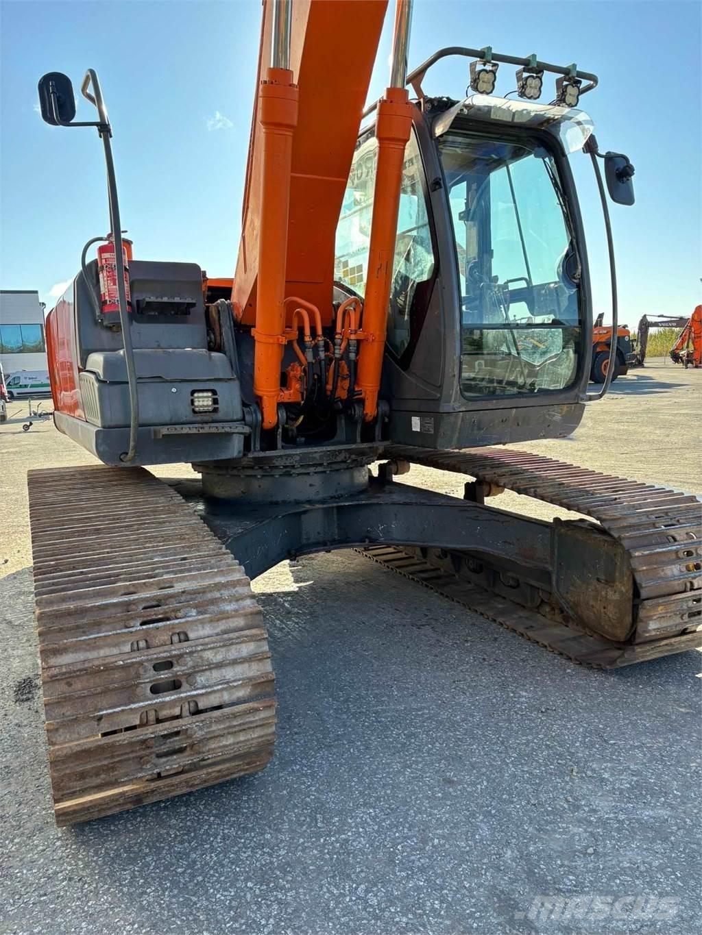 Hitachi ZX210LC-3 长臂挖掘机