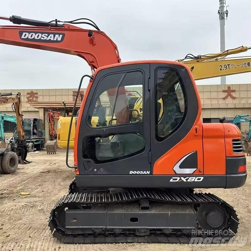 Doosan DX 80 中型挖掘机
