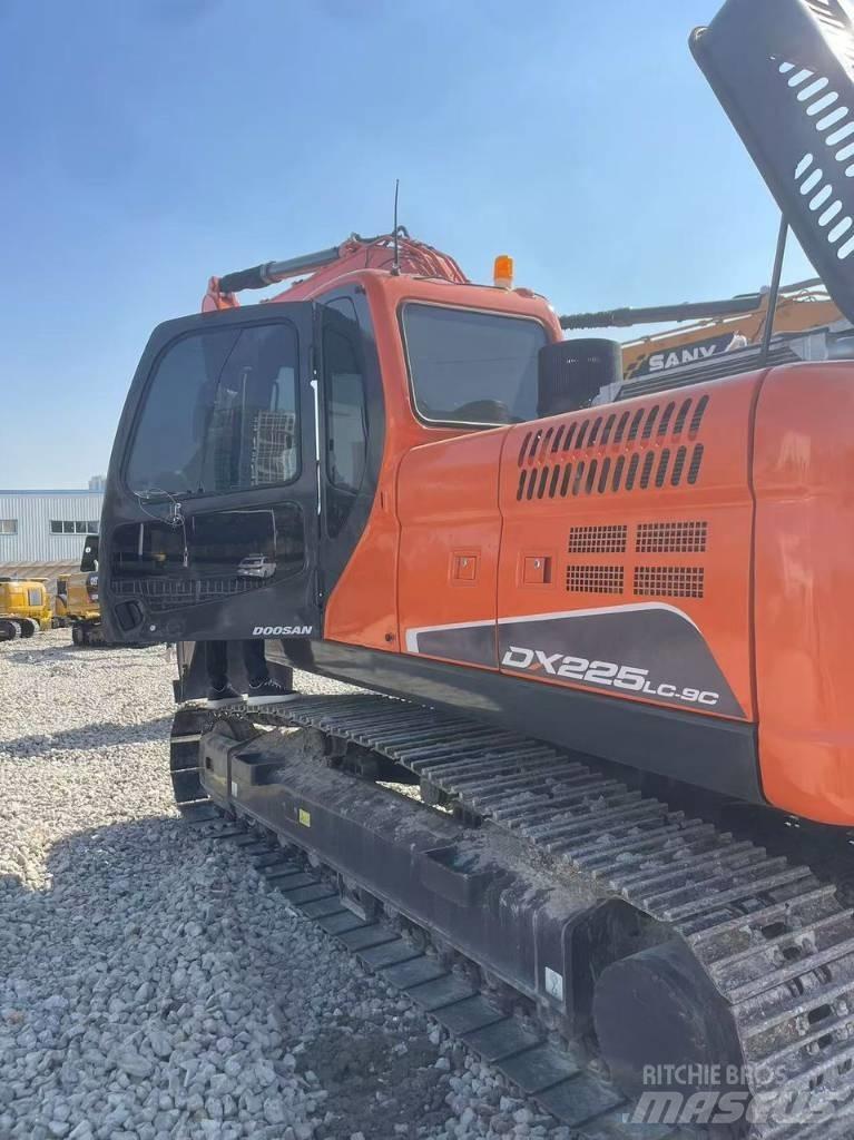 Doosan DX 225LC-9C 履带挖掘机