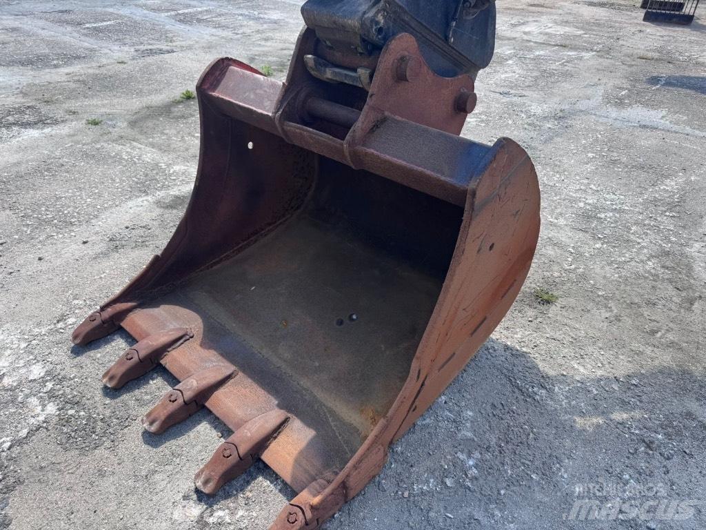 JCB JS 210 LC 履带挖掘机