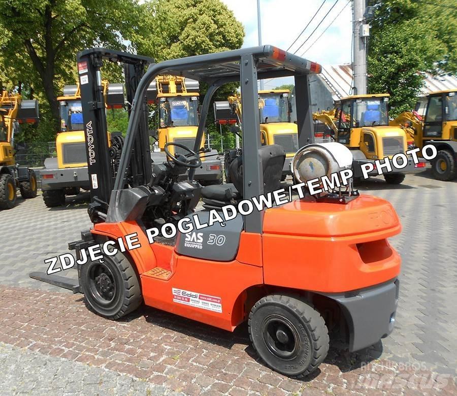 Toyota 02-7FGF30 天然气叉车