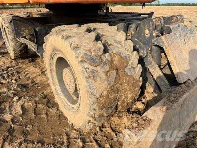 Doosan DX 160 W-3 轮式挖掘机