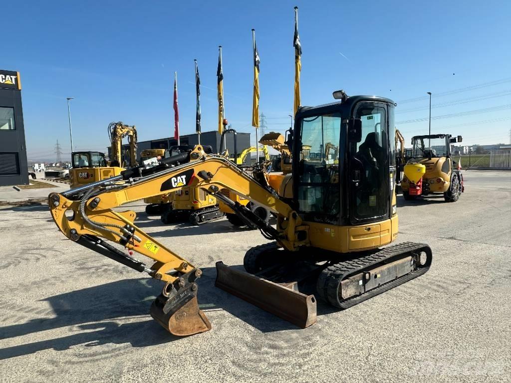 CAT 303.5 小型挖掘机