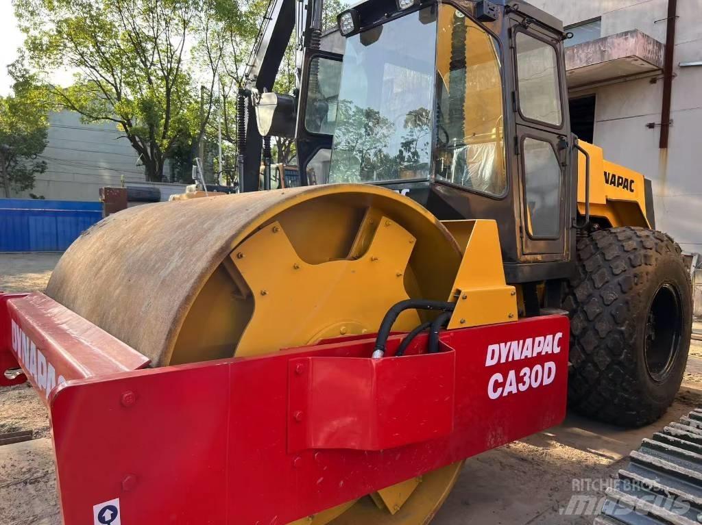Dynapac CA 30 D 单轮压路机