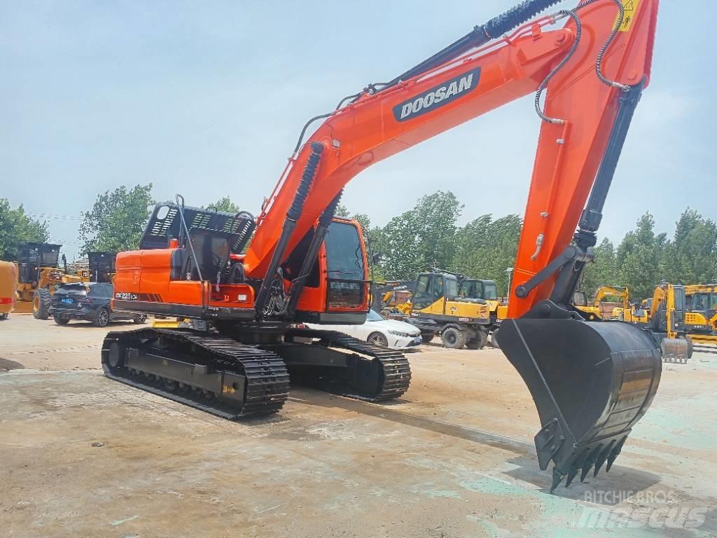 Doosan DX 225 履带挖掘机