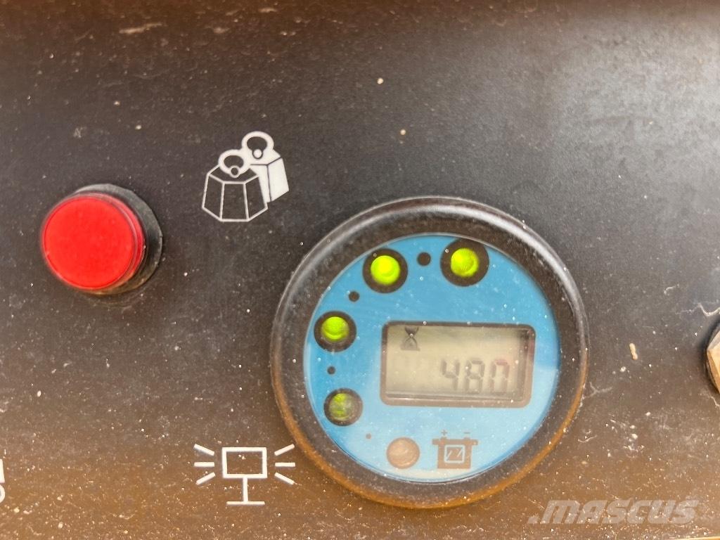 Haulotte Compact 12 剪叉式升降机