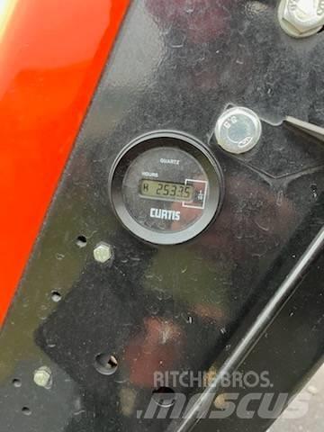 Jacobsen 305 球道割草机