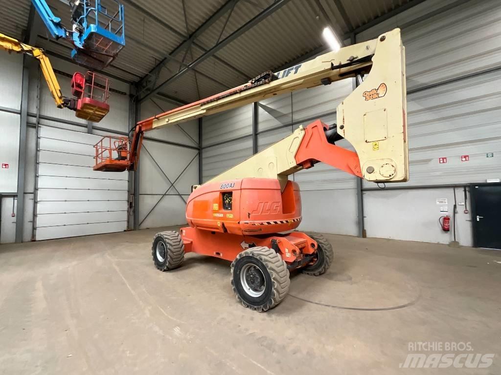 JLG 800 AJ 曲臂高空工作平台