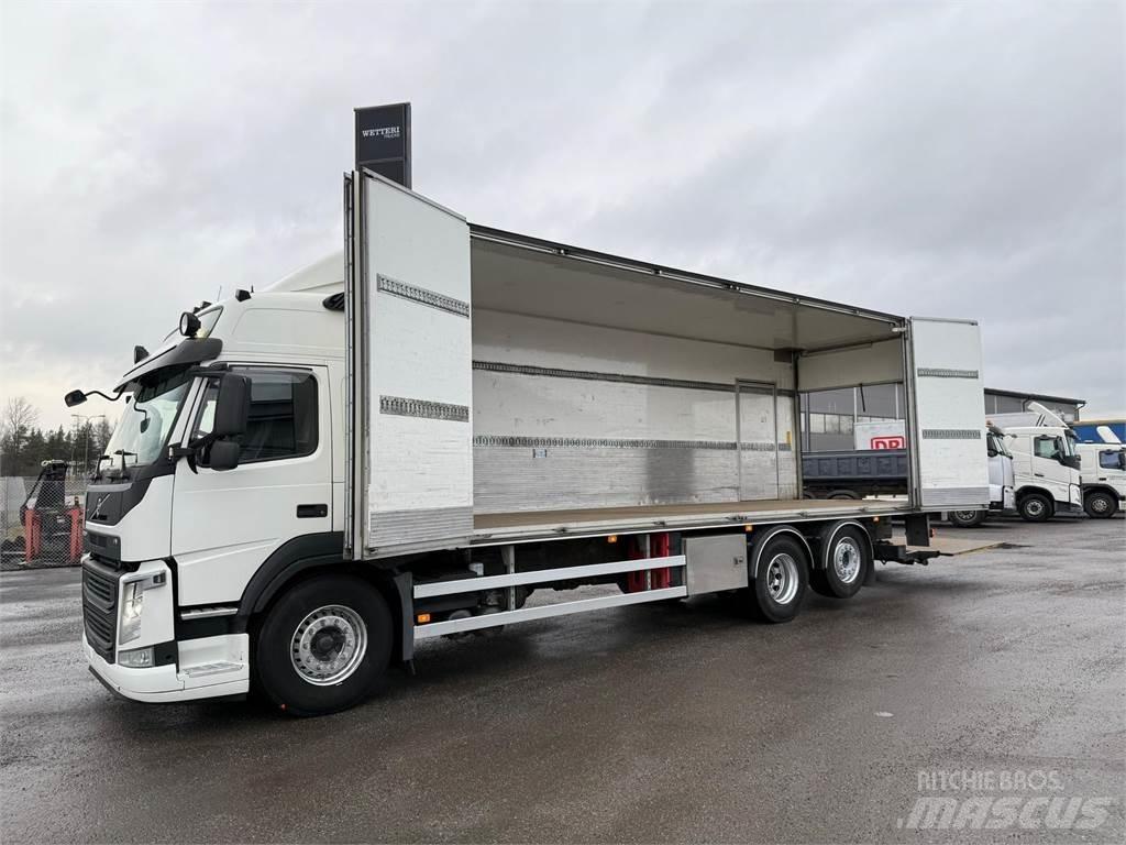 Volvo FM380 6x2 厢式货车