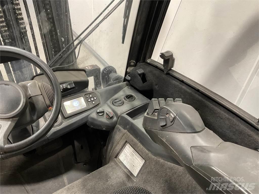 CAT EP35N 电动叉车