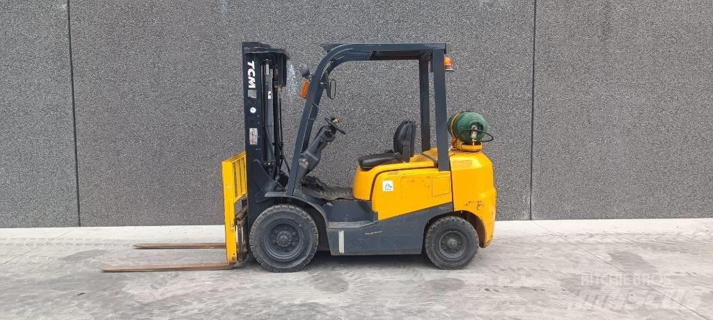 TCM FHG 25 T3 天然气叉车