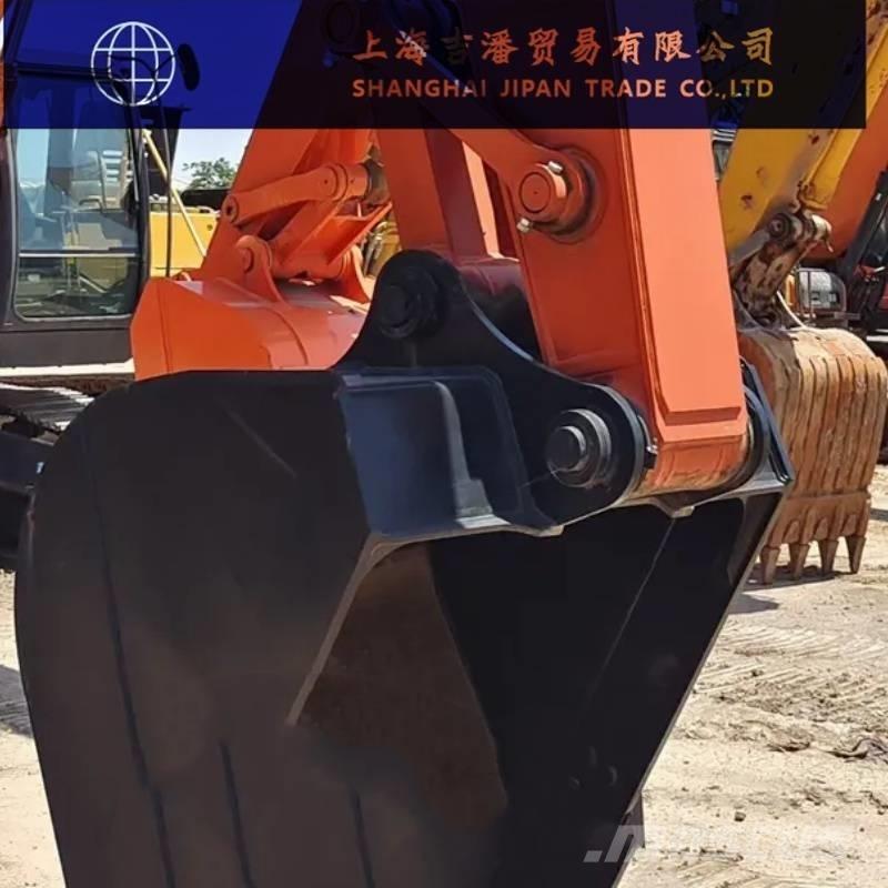 Hitachi ZX 210 履带挖掘机