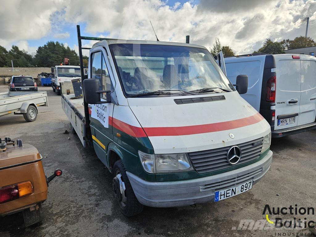 Mercedes-Benz 408 皮卡车