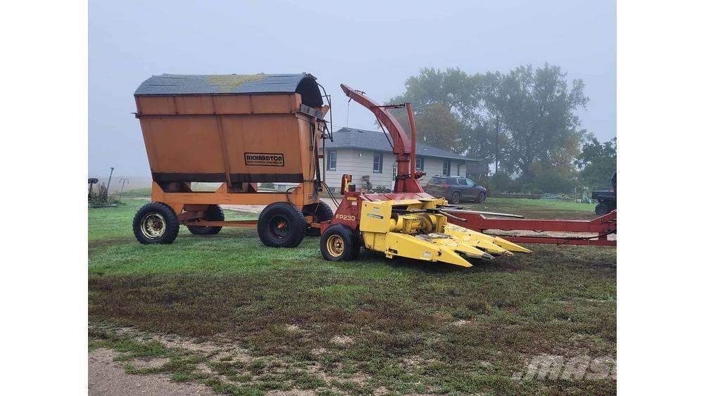 New Holland FP230 青饲料收获机