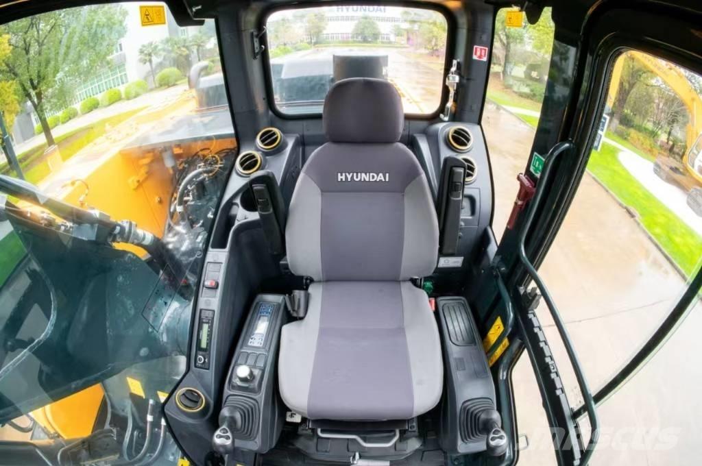 Hyundai HX 220 L 履带挖掘机