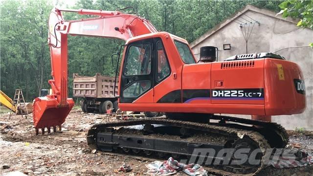 Doosan DH225 履带挖掘机