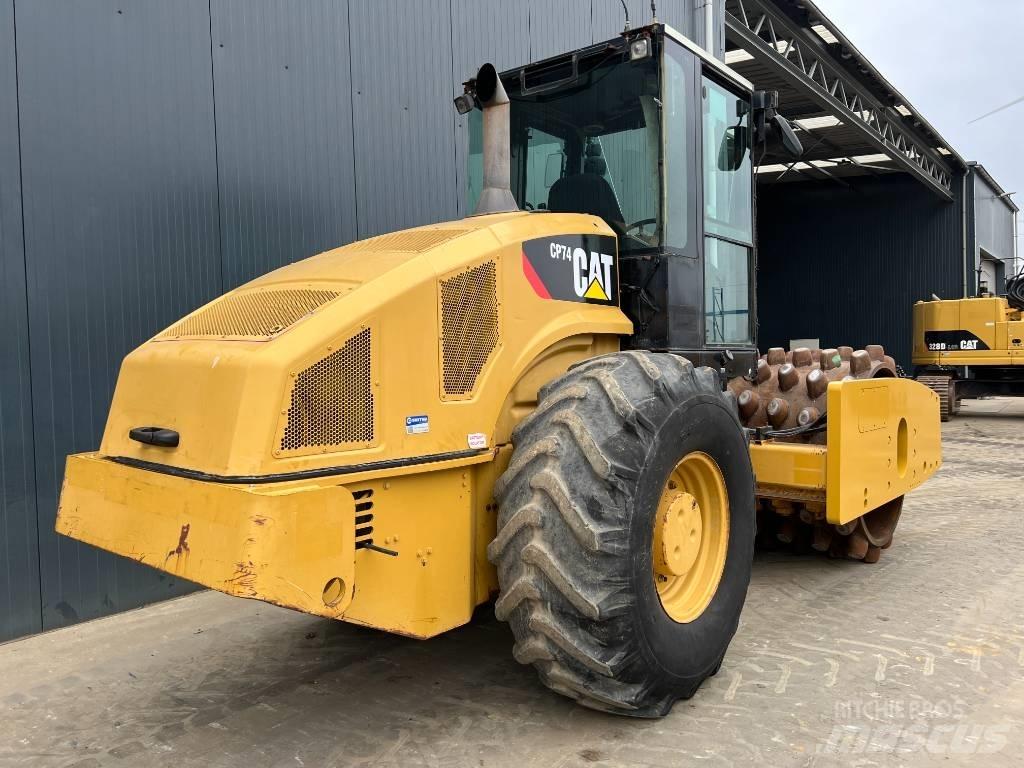 CAT CP74 单轮压路机