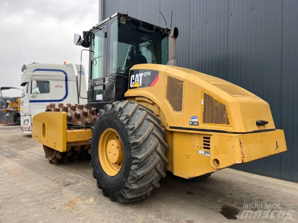 CAT CP74 单轮压路机