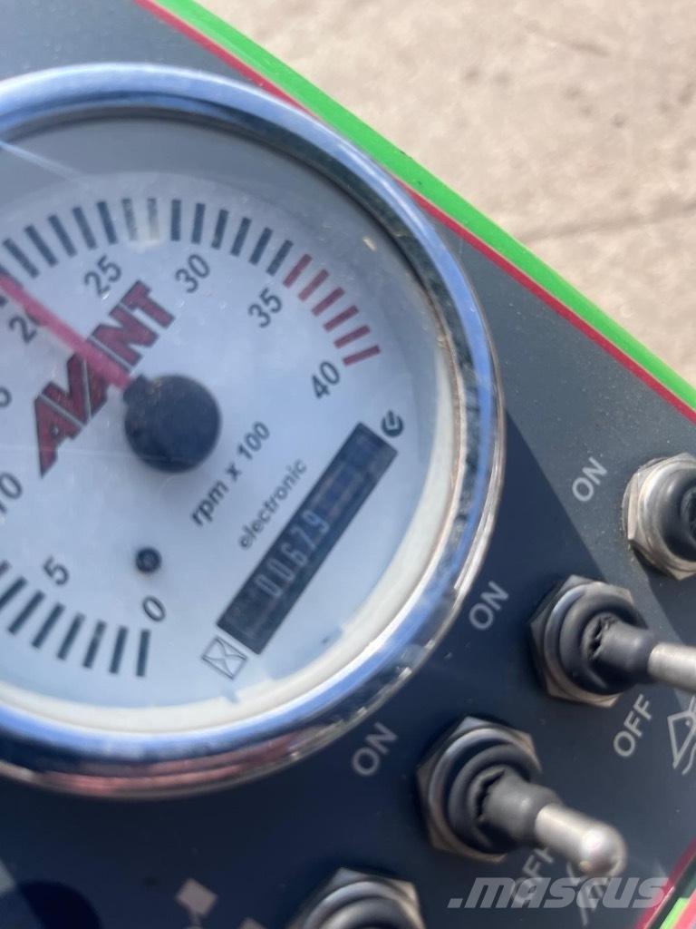 Avant M530 小型装载机