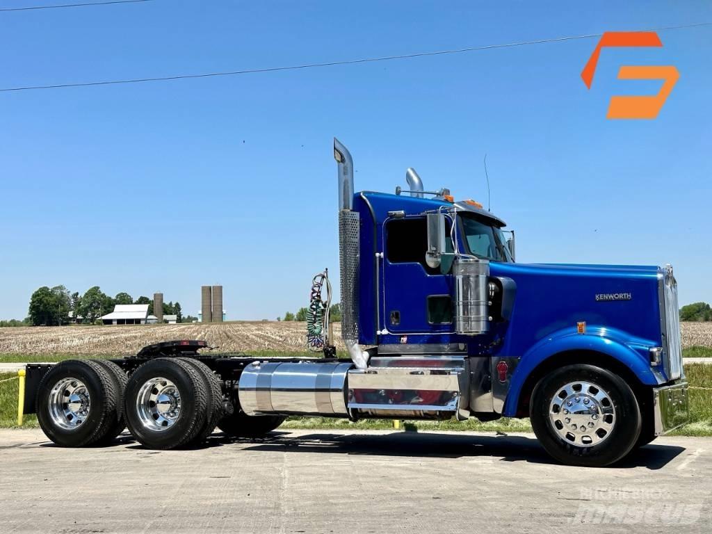 Kenworth W 900 牵引车