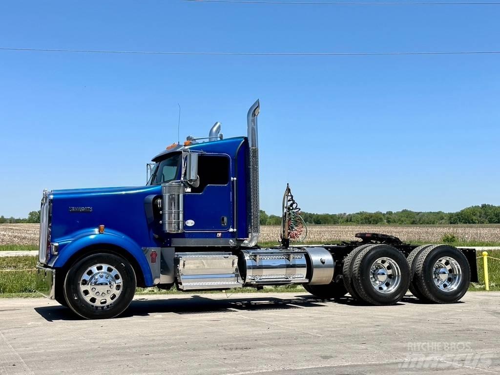 Kenworth W 900 牵引车