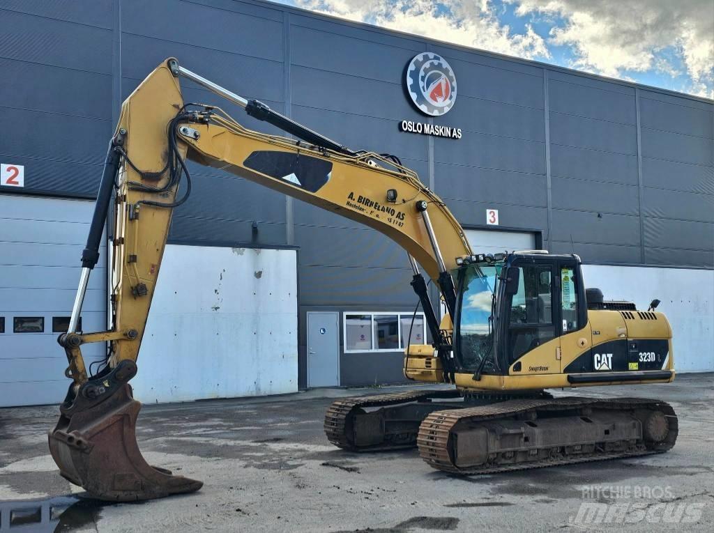 CAT 323 D L 履带挖掘机