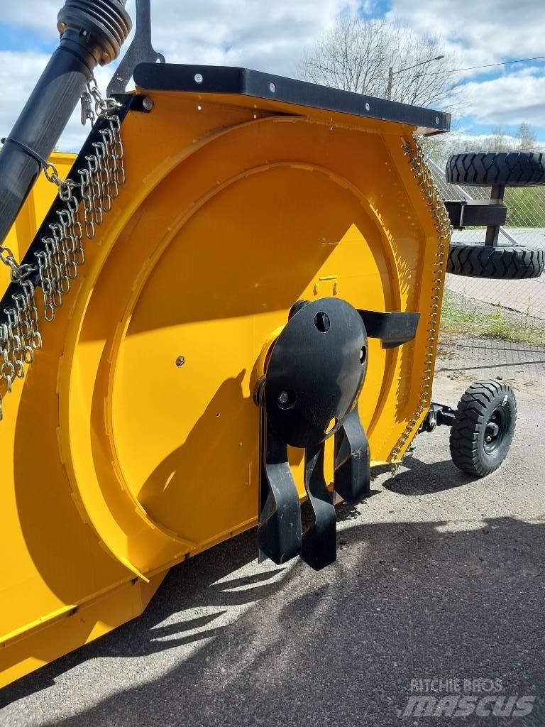 McConnel SR460 牧场割草机和切顶器