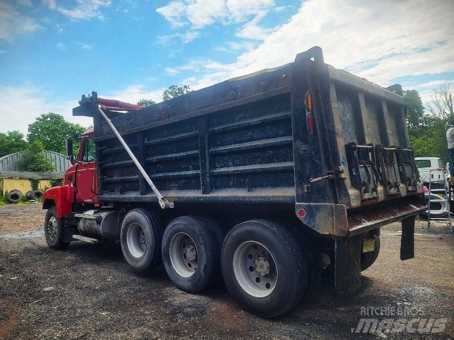 Mack CH613 自卸式货车