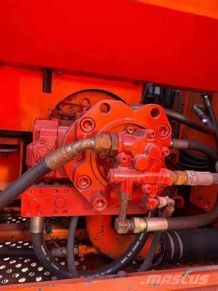 Doosan DH 300 LC-7 履带挖掘机