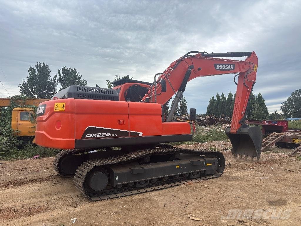 Doosan DX 225 LCA 履带挖掘机