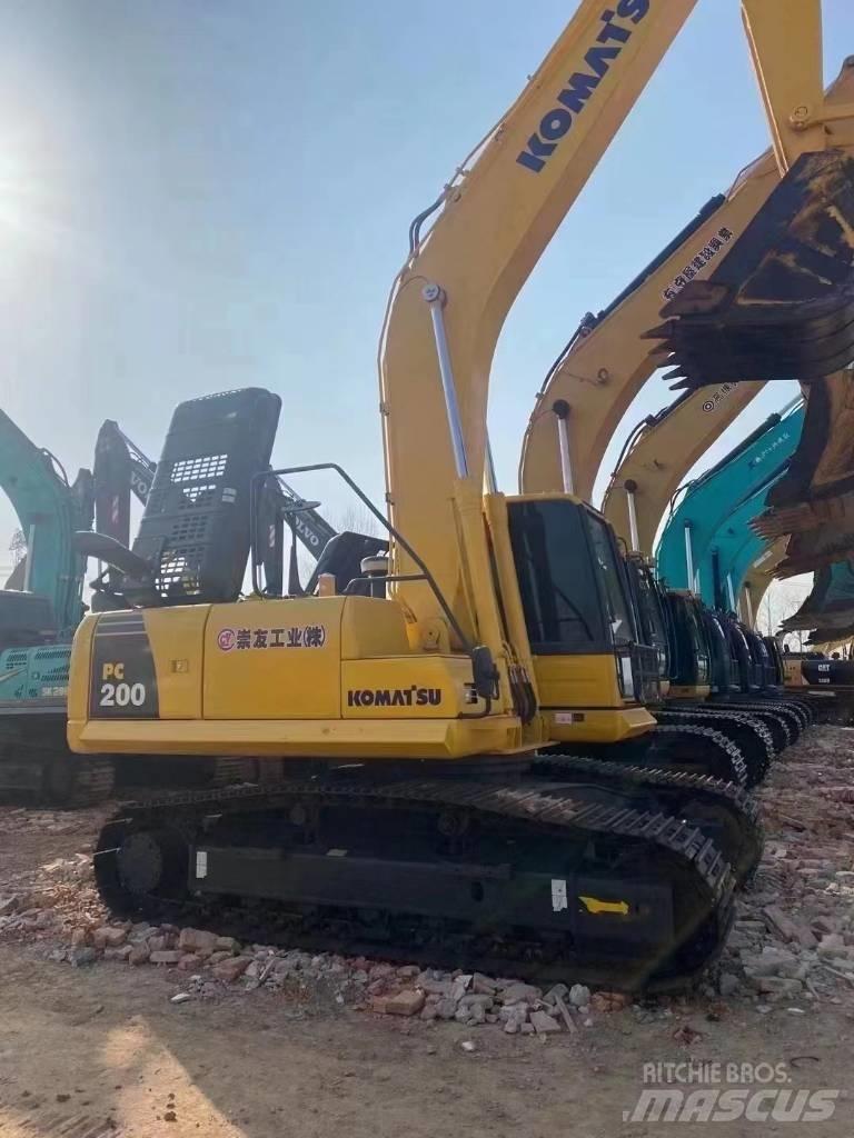 Komatsu pc200 履带挖掘机
