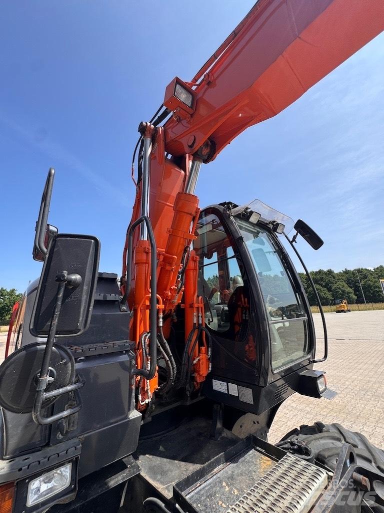 Hitachi 140W 轮式挖掘机