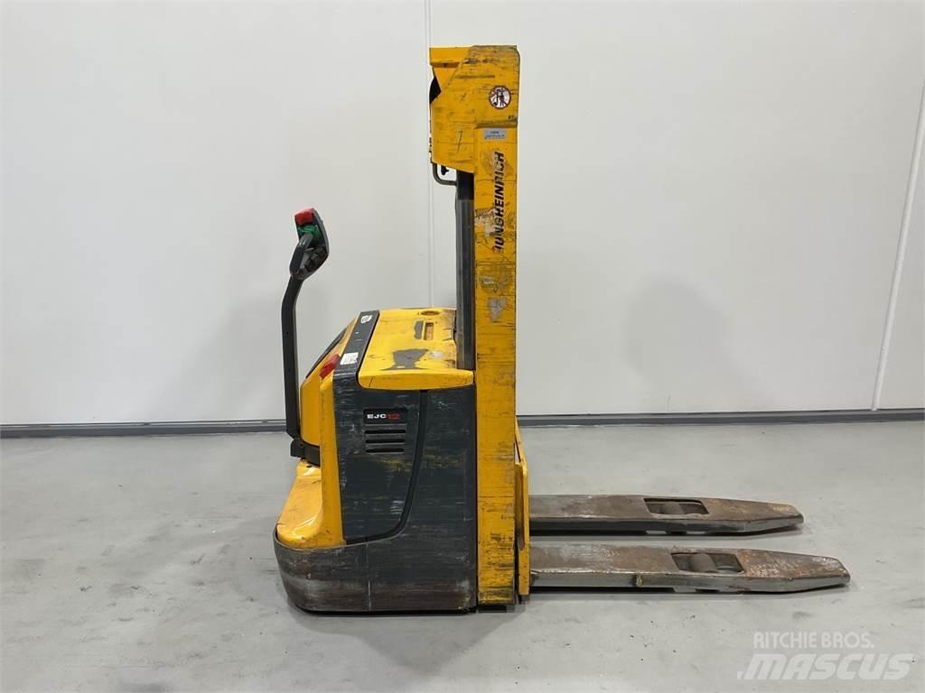 Jungheinrich EJC12 行走式堆垛机