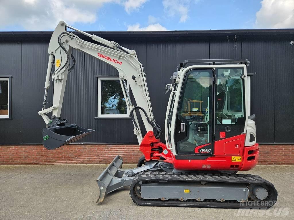Takeuchi TB 260 小型挖掘机