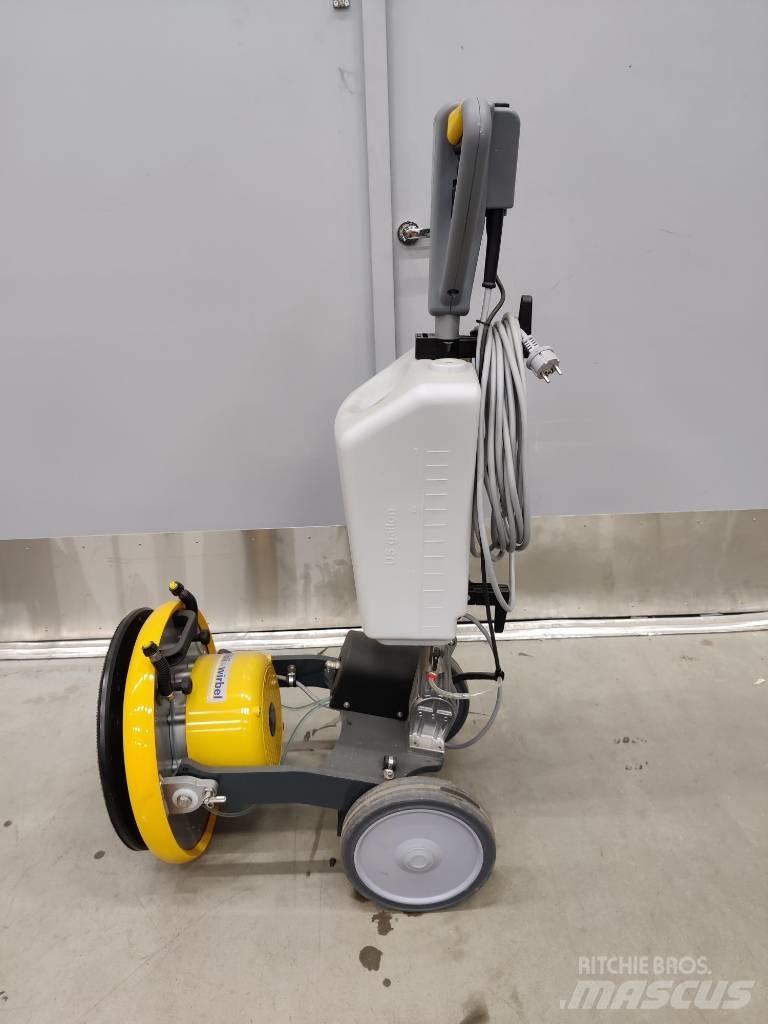  Clean Orbital 17" 仓库扫地机